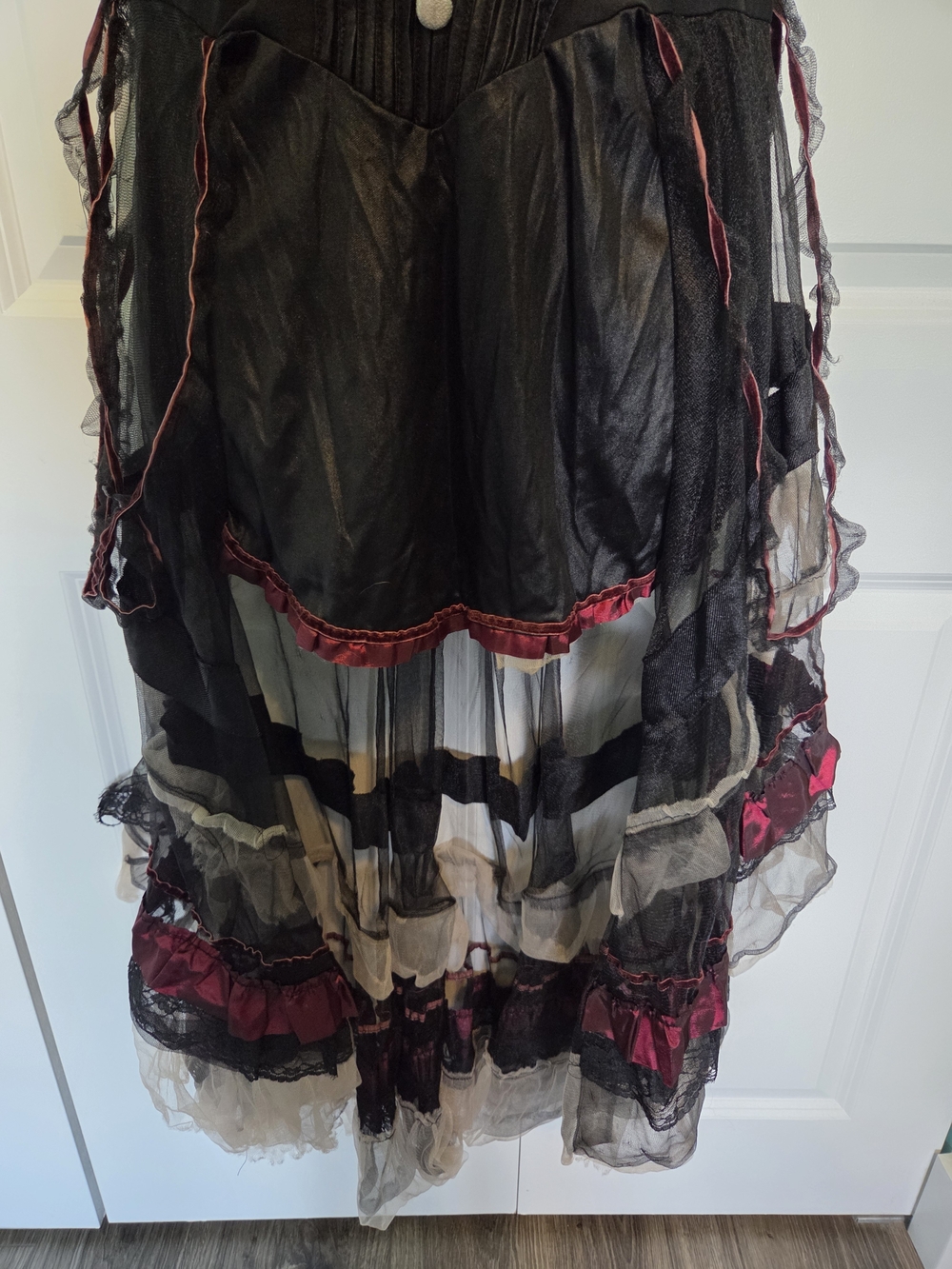 Vintage-Inspired Saloon Costume Dress - Picture 4 of 6